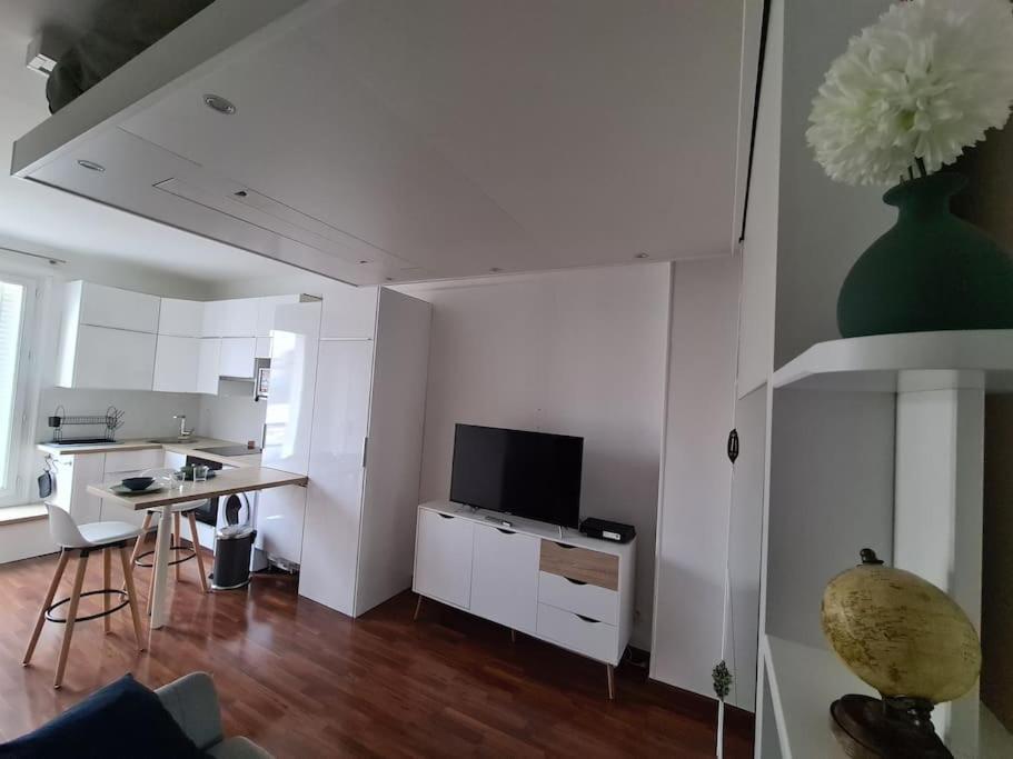 Studio A 2 Pas De La Gare Sartrouville Eksteriør billede